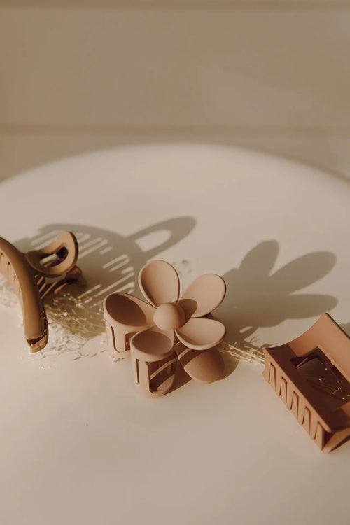 Daisy Claw Clip Auratora